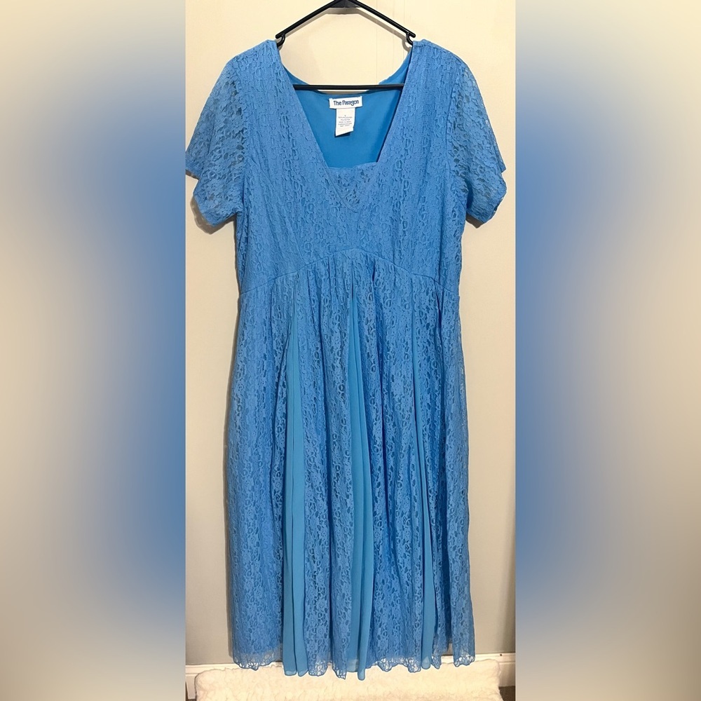 Women’s Paragon formal dress - Picture 2 of 9